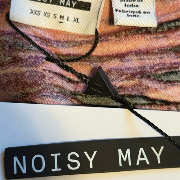 Noisy May Pink Tiger Print Ruched Crop Button Shirt NWT - Picture 3 of 4